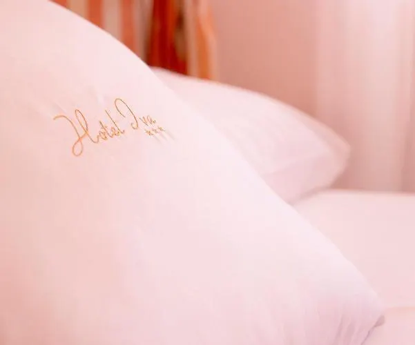 Iva 3* 迪亚诺马里纳