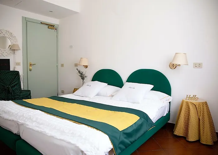 Iva 迪亚诺马里纳