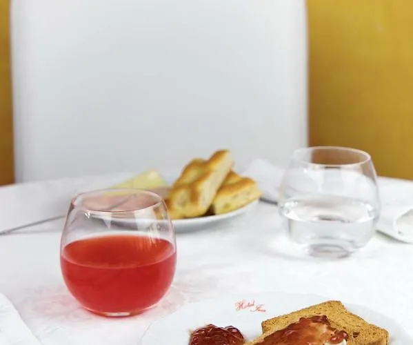 Iva 3* 迪亚诺马里纳