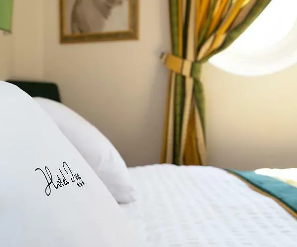 Iva 迪亚诺马里纳